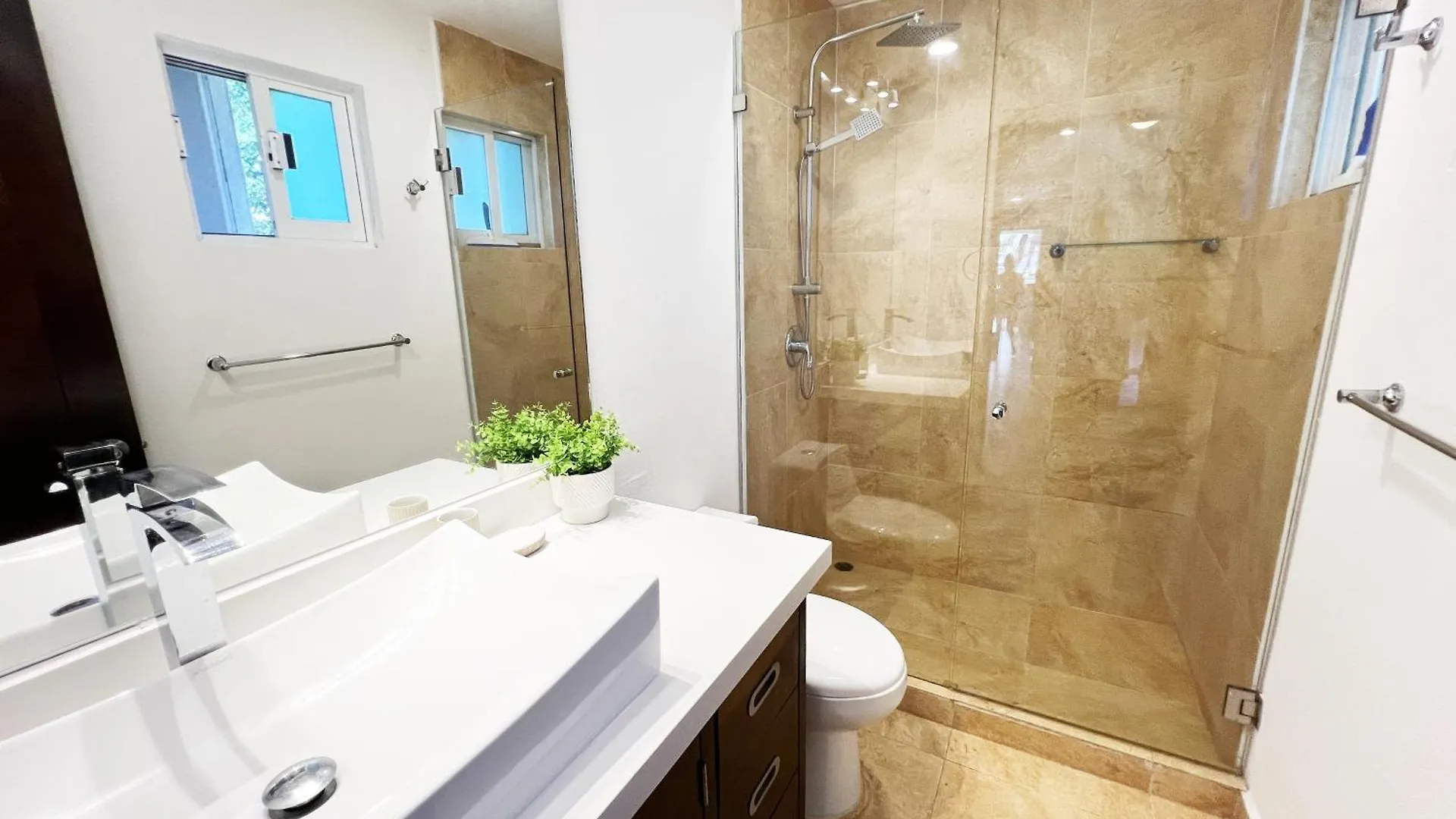 דירה פורטו אוונטורס High-End Waterfront Condo At Secrets Waters