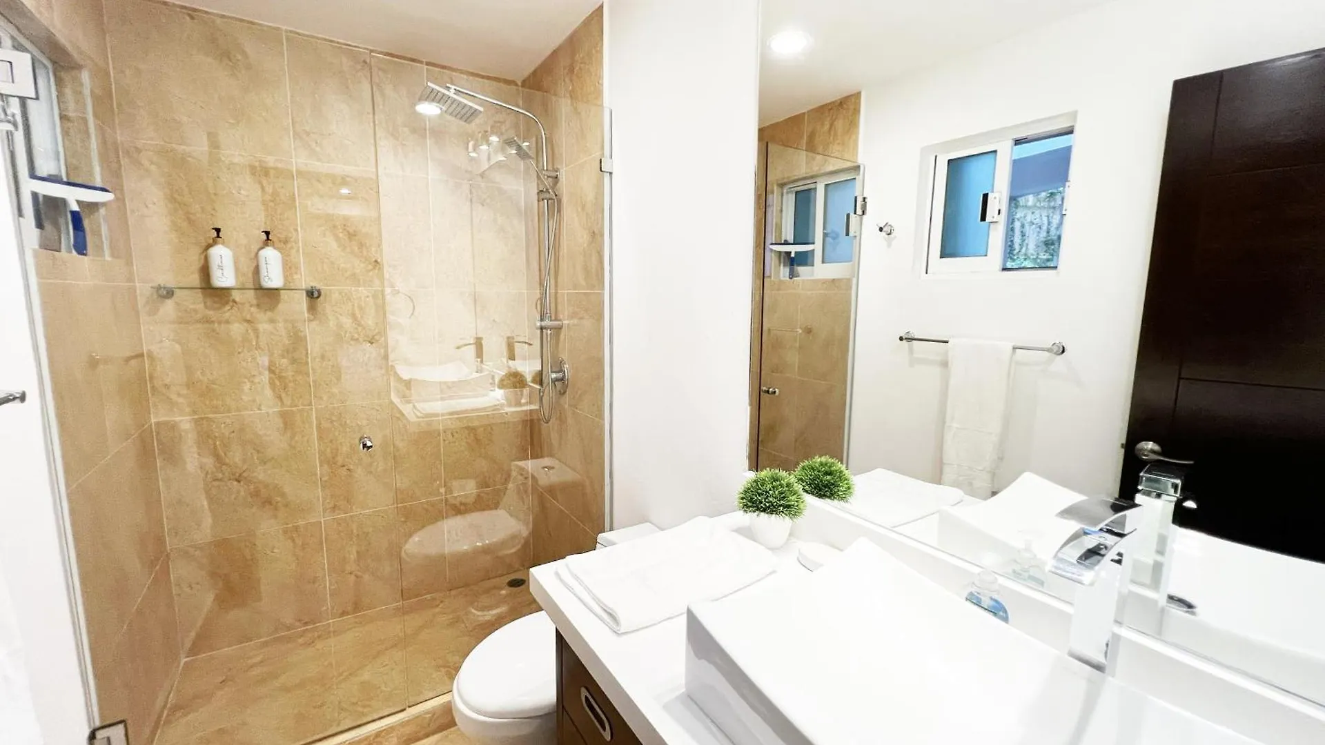 פורטו אוונטורס High-End Waterfront Condo At Secrets Waters פורטו אוונטורס