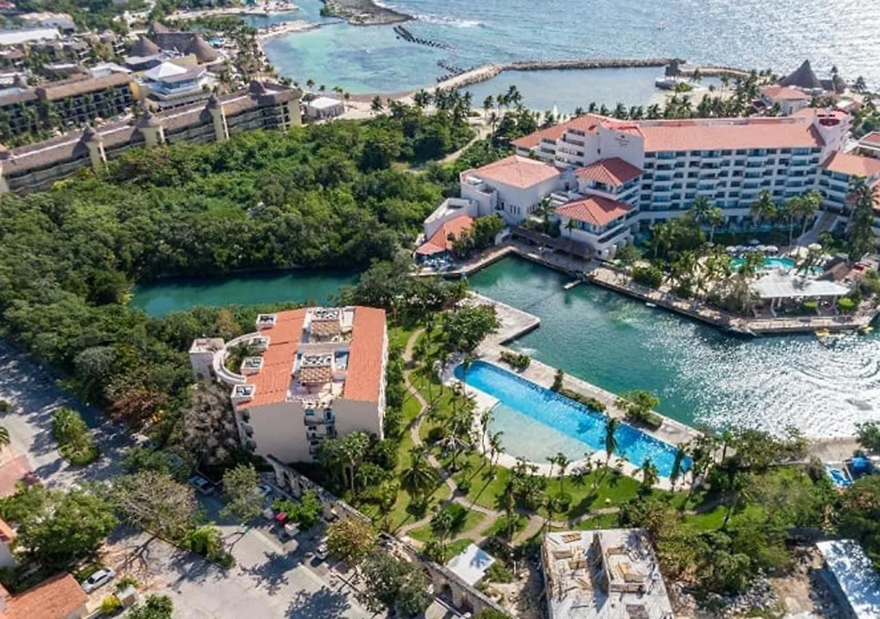 High-End Waterfront Condo At Secrets Waters プエルト・アベントゥラス