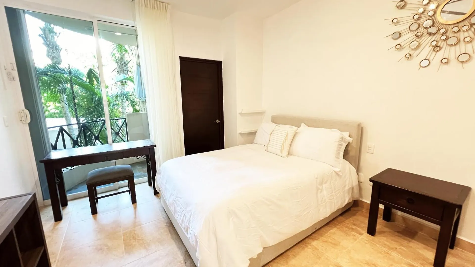 High-End Waterfront Condo At Secrets Waters プエルト・アベントゥラス
