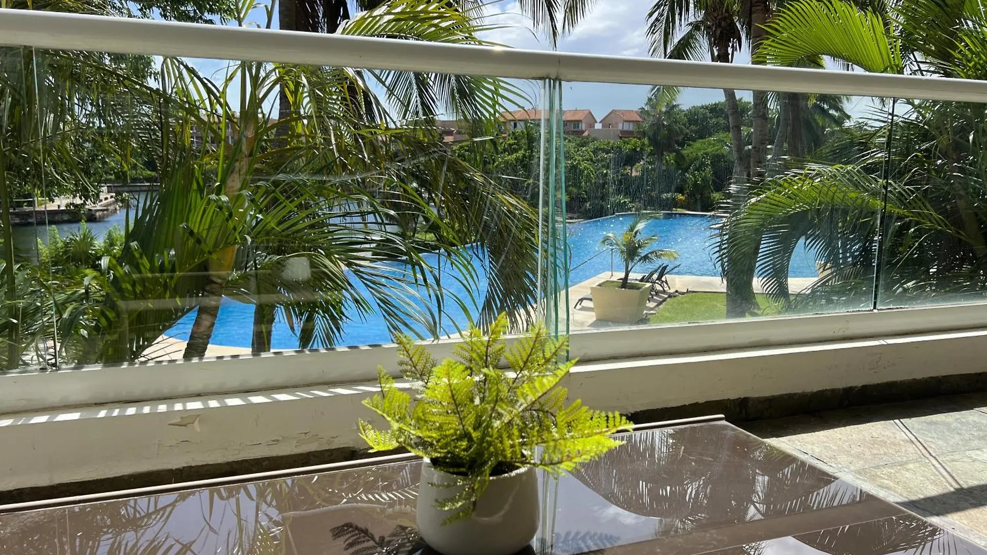 High-End Waterfront Condo At Secrets Waters プエルト・アベントゥラス